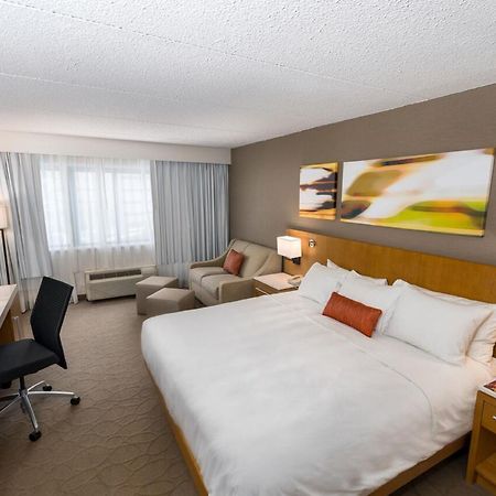 Delta Hotels By Marriott Utica Exteriér fotografie