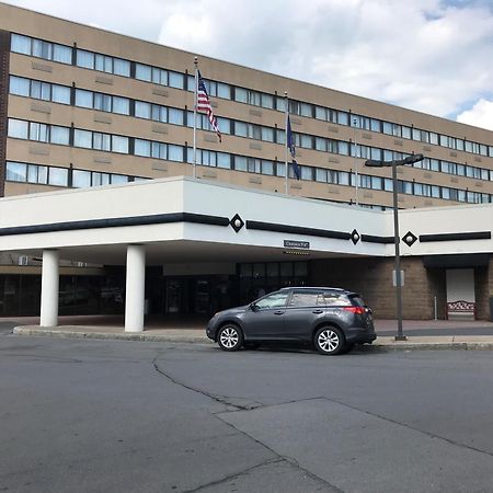 Delta Hotels By Marriott Utica Exteriér fotografie