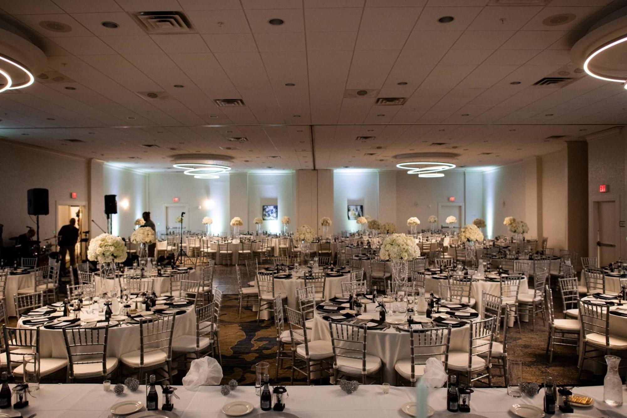 Delta Hotels By Marriott Utica Exteriér fotografie
