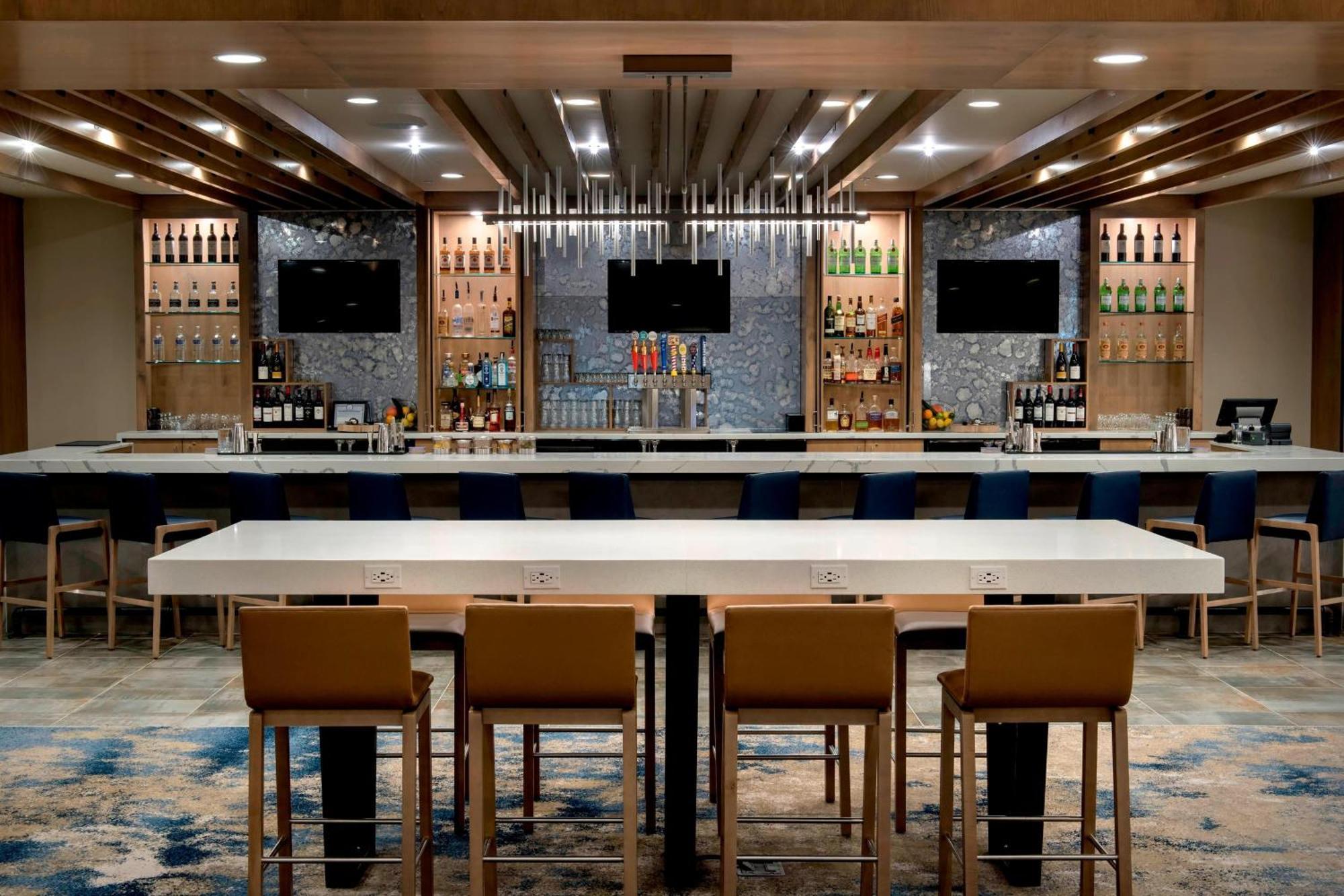Delta Hotels By Marriott Utica Exteriér fotografie